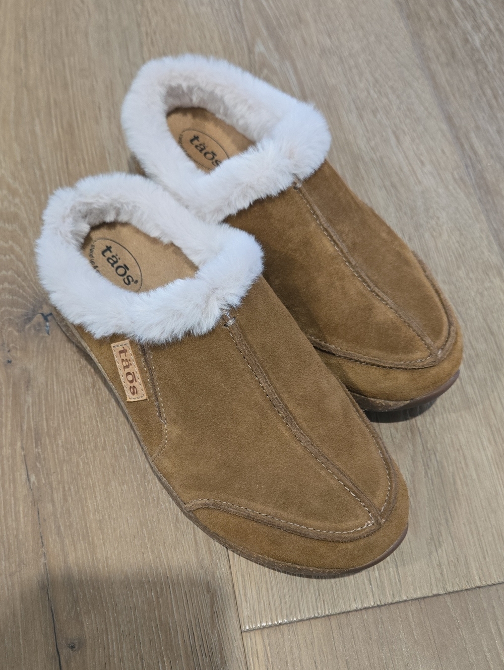 Taos Women's 8 Faux Fur Lined Suede Clog Slippers - Chestnut